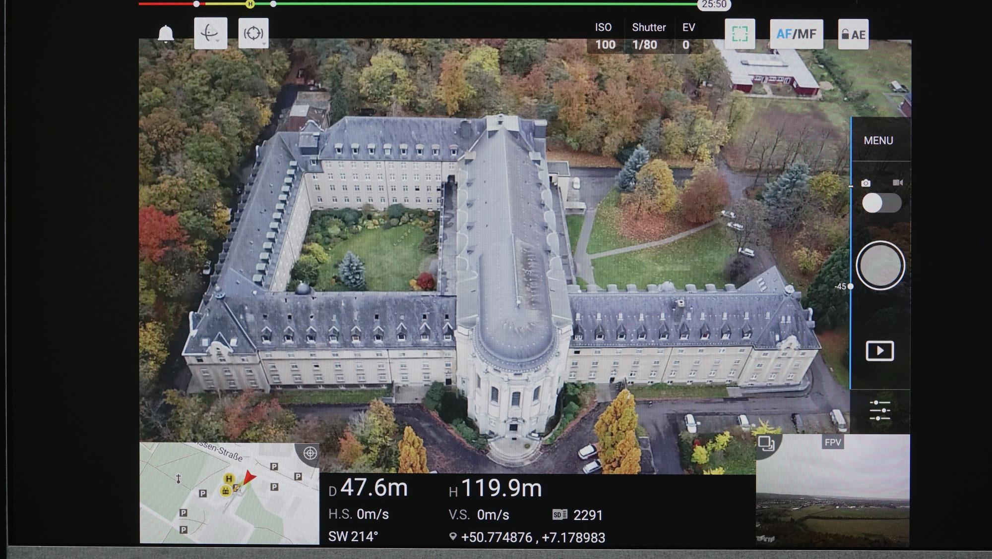 Am Tag nach dem Brand im Kloster der Steyler Missionare machte die Feuerwehr Sankt Augustin Drohnenaufnahmen.
