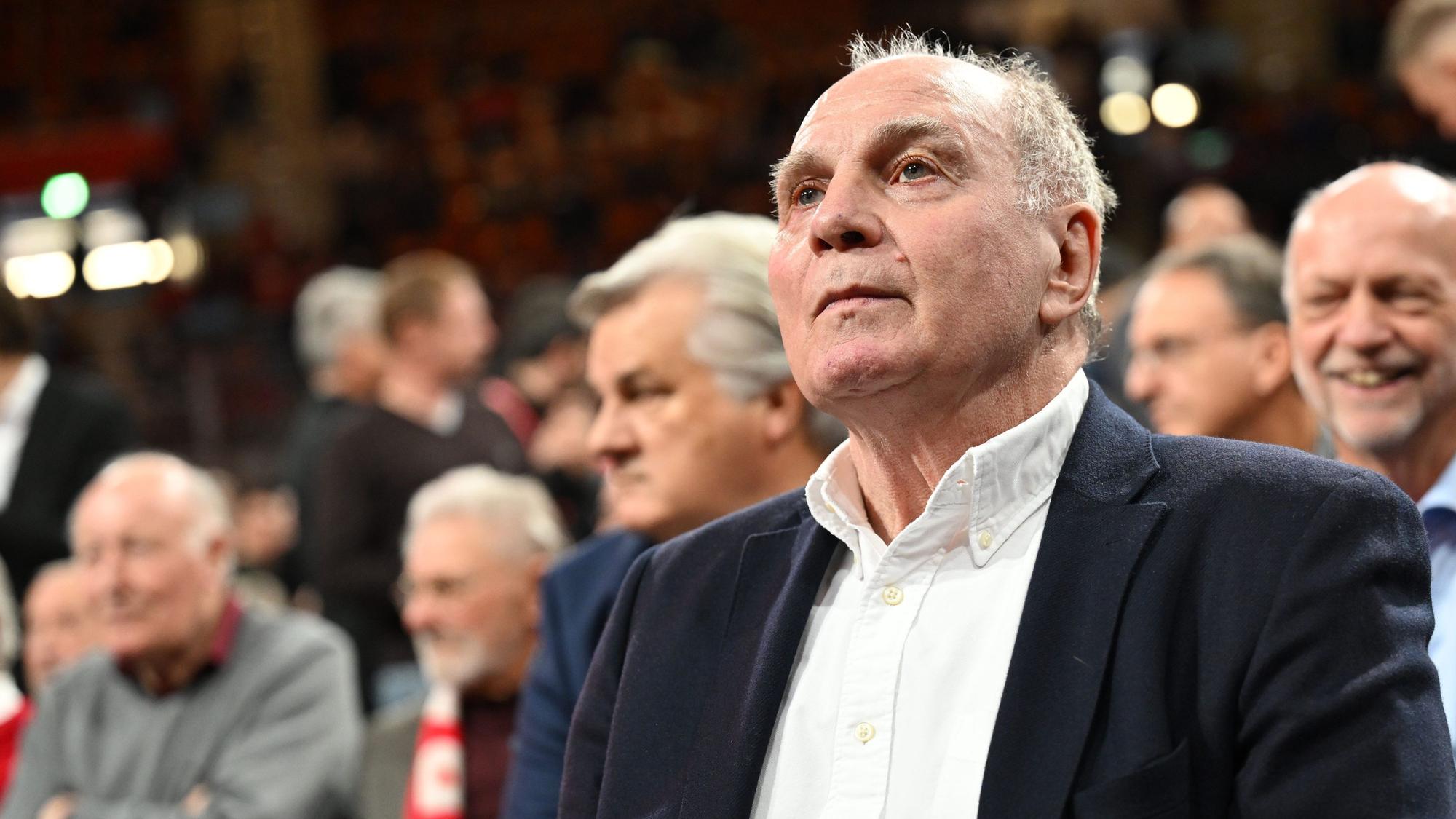 Bayerns Ehrenpräsident Uli Hoeneß auf der Jahreshauptversammlung des FC Bayern.