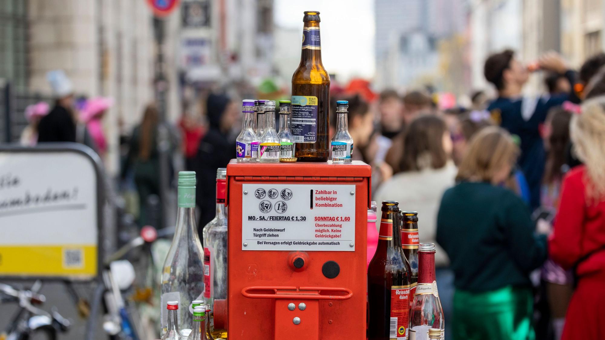 In den Feierzonen ist Glas verboten.