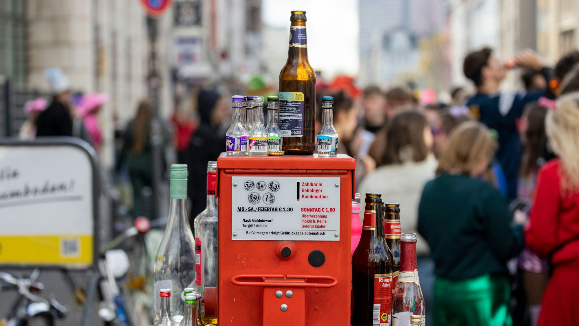 In den Feierzonen ist Glas verboten.