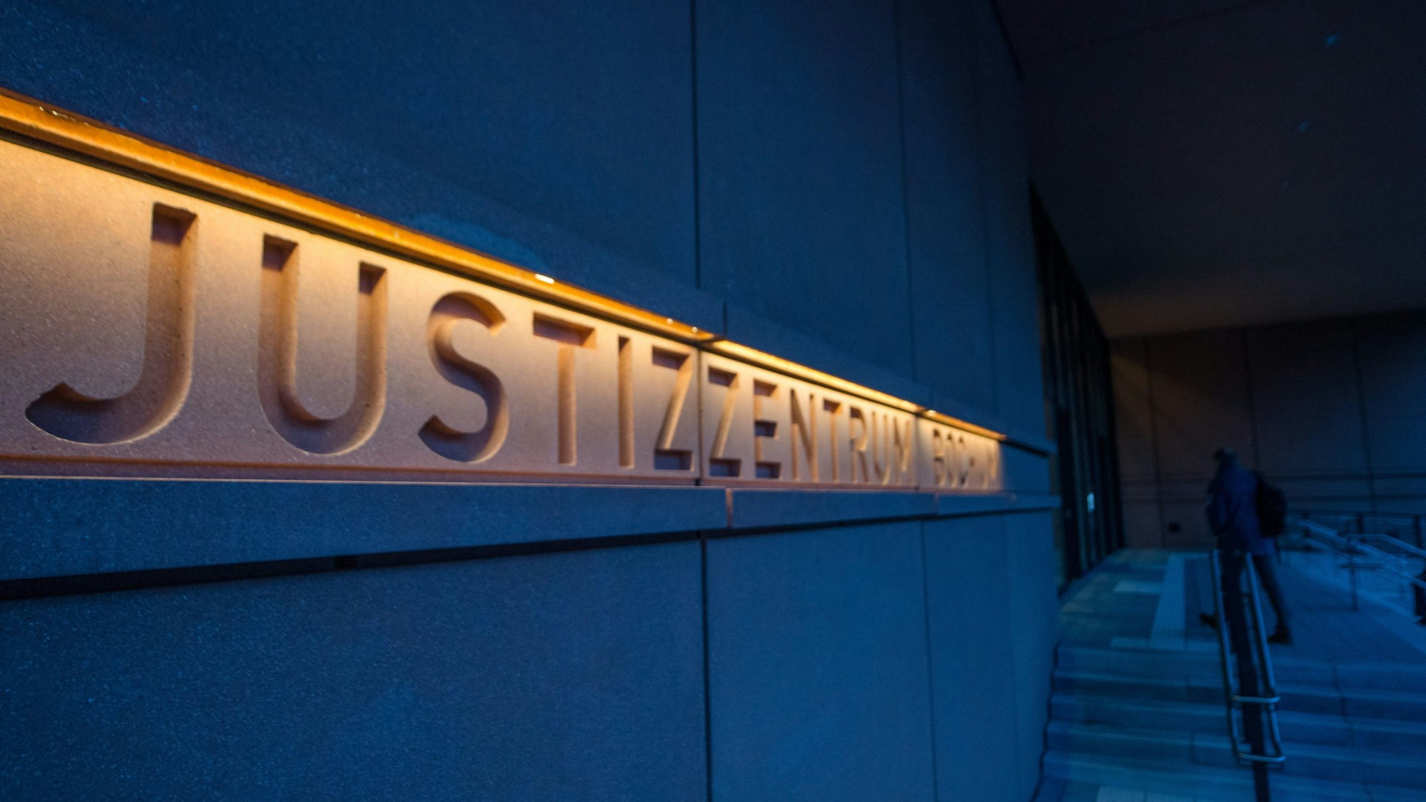 Der Eingangsbereich des neuen Justizzentrums Bochum, Sitz von Amts- Arbeits- und Landgericht sowie der Staatsanwaltschaft.