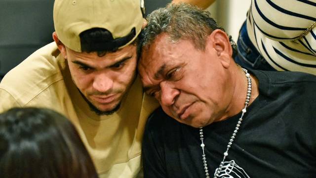 Luis Diaz (l.) mit seinem Vater Luis Manuel Diaz nach dessen Freilassung.