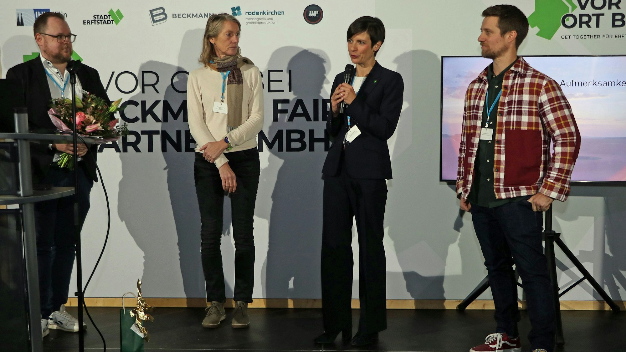 Auf dem Foto sind Gero Fürstenberg, Dr. Bettina Knothe, Carolin Weitzel und Jan Beckmann zu sehen.