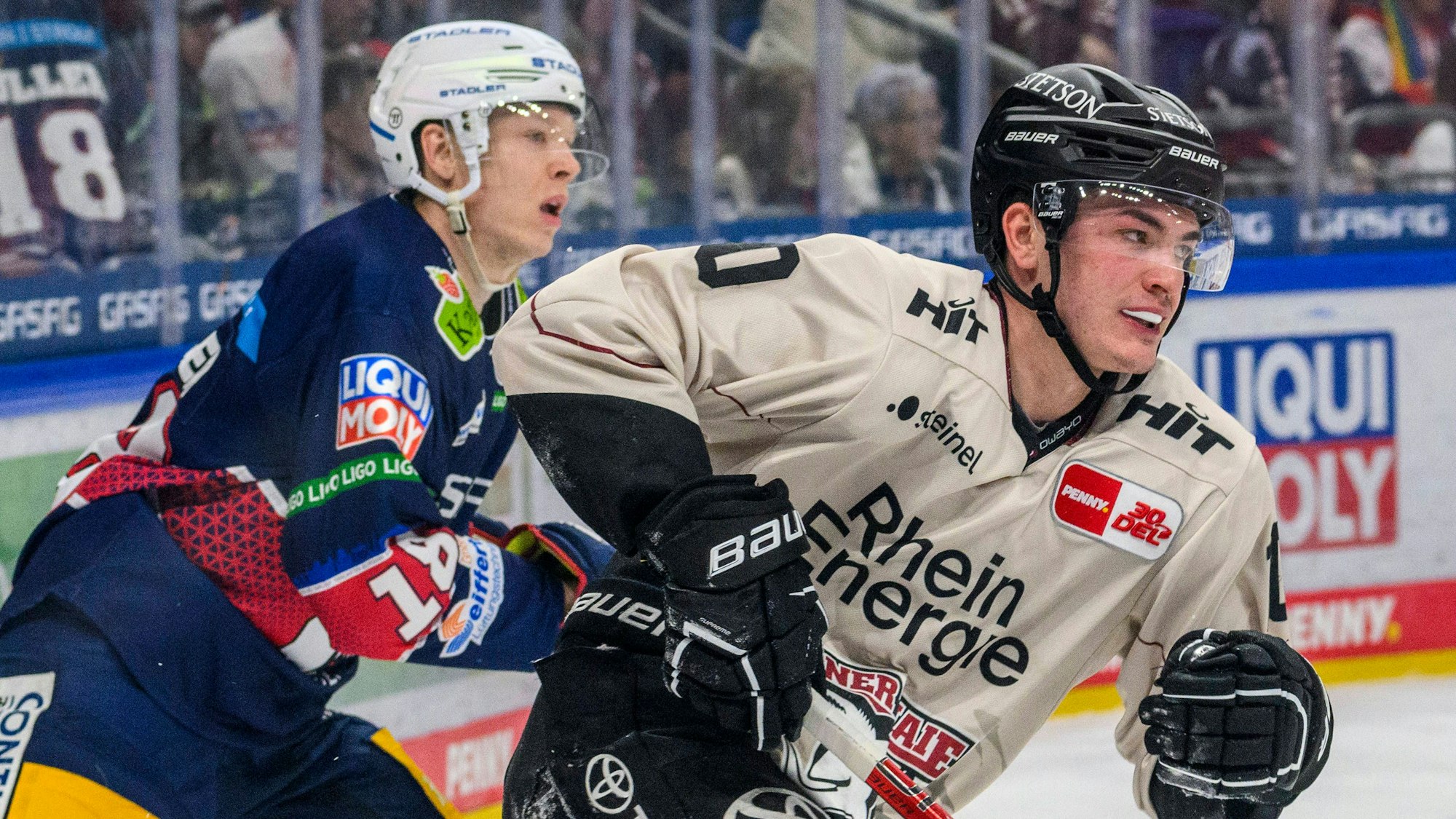 Justin Schütz (r.) erzielte das 3:0 für die Kölner Haie in Nürnberg. Es war das siebte Saisontor des Neuzugangs aus München.