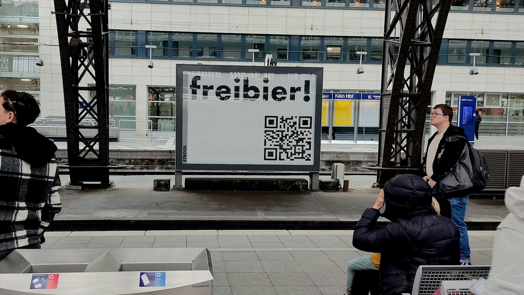 Die Respekt-Kampagne war auch im Kölner Hauptbahnhof präsent.