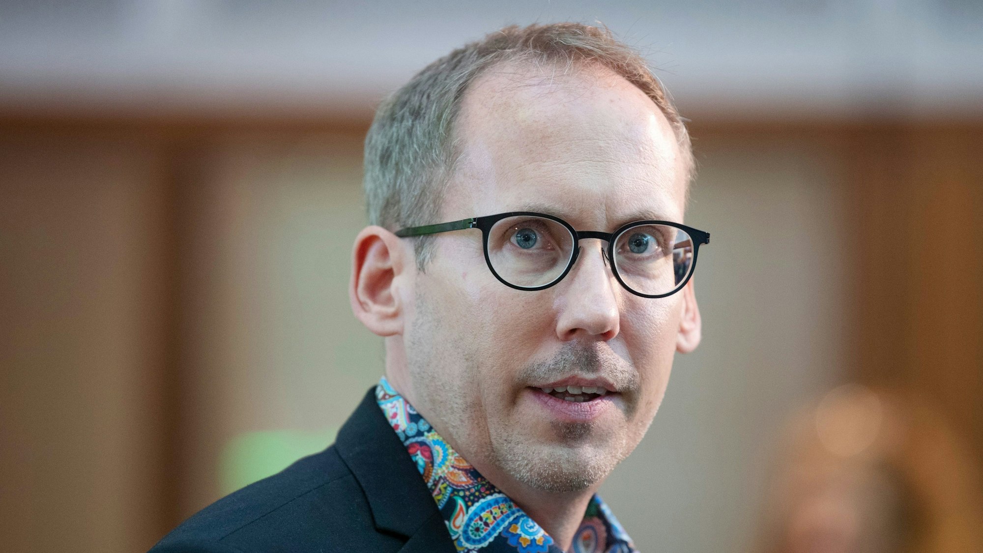 ARCHIV - 11.05.2019, Hessen, Frankfurt/Main: Kai Klose (Bündnis 90/Die Grünen), hessischer Sozialminister, kommt zu einer Landesmitgliederversammlung der hessischen Grünen. (zu dpa: «Minister Klose: Erstem «Childhood-Haus» sollten weitere folgen») Foto: Boris Roessler/dpa +++ dpa-Bildfunk +++