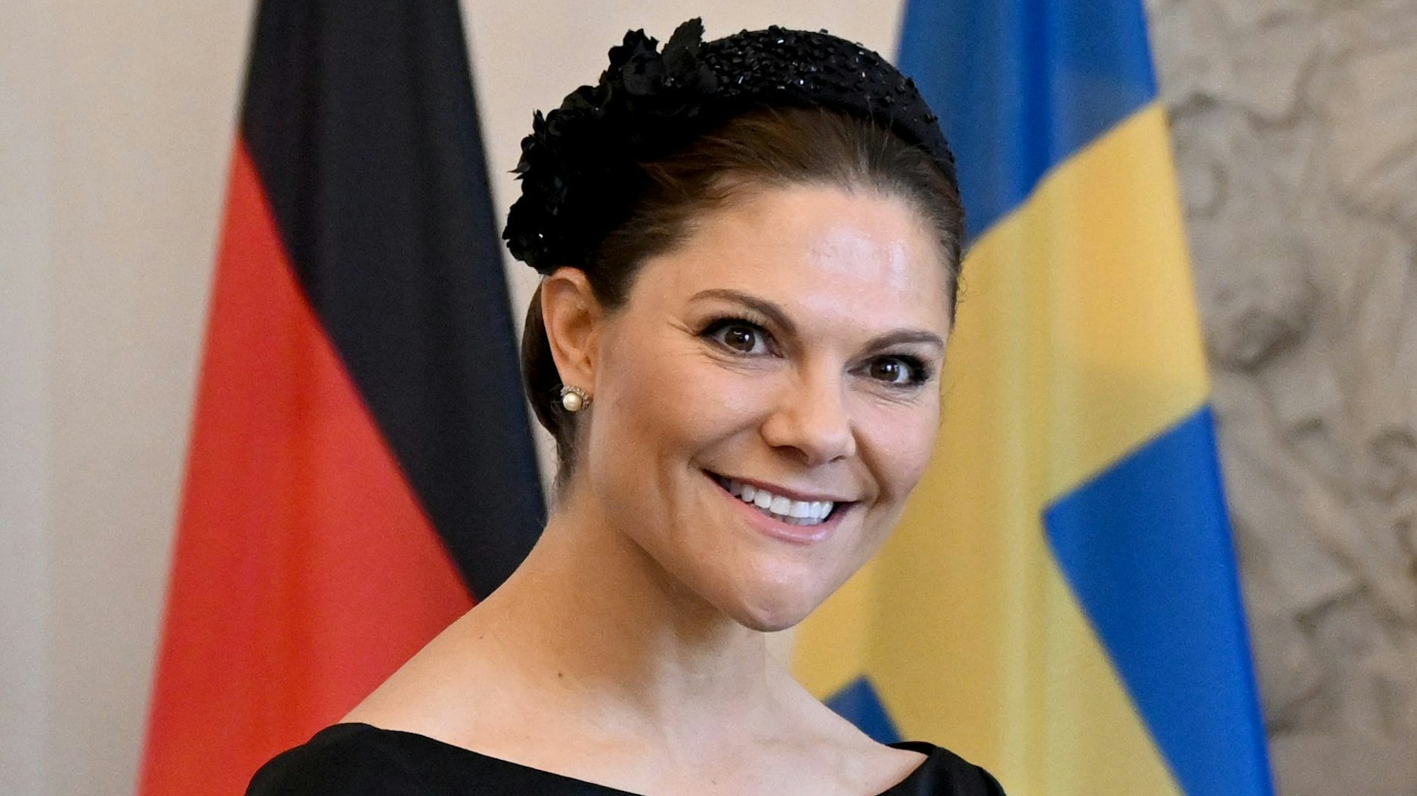 Kronprinzessin Victoria wird im Schloss Bellevue empfangen.