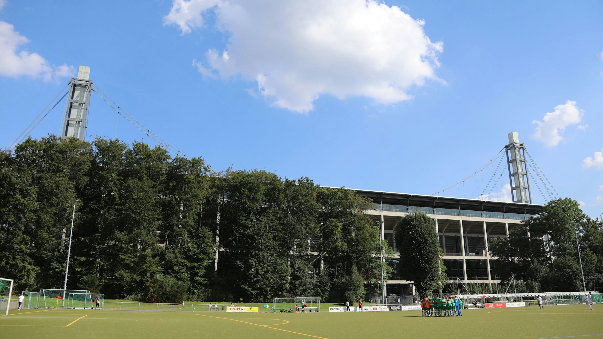 Borussia Lindenthal-Hohenlind - SV Schlebusch
Westkampfbahn Köln Deutschland
05.09.2021
Mannschaftskreis
Copyright
Eduard Bopp Sportfotografie
mail@fotobopp.de