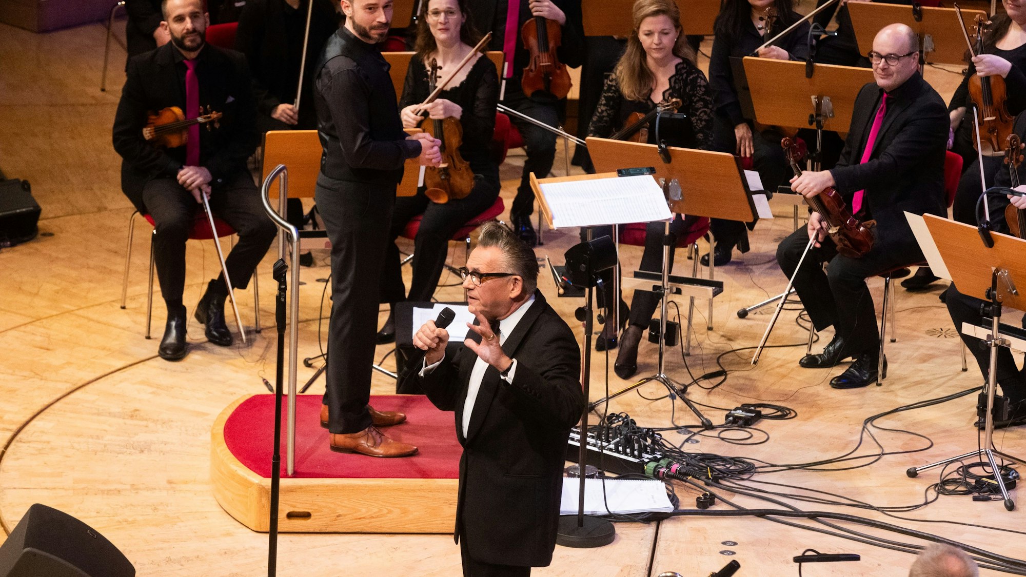So schön wie heut: Götz Alsmann in der Philharmonie.