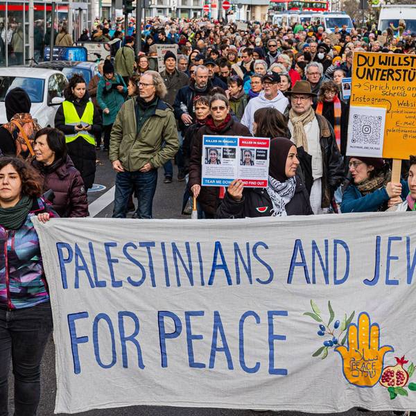 Rund 2000 Menschen nahmen an der Demonstration für Frieden in der Kölner Innenstadt teil.