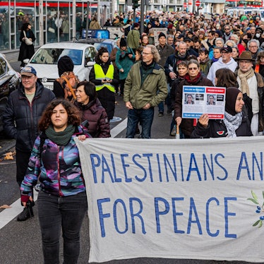 Rund 2000 Menschen nahmen an der Demonstration für Frieden in der Kölner Innenstadt teil.