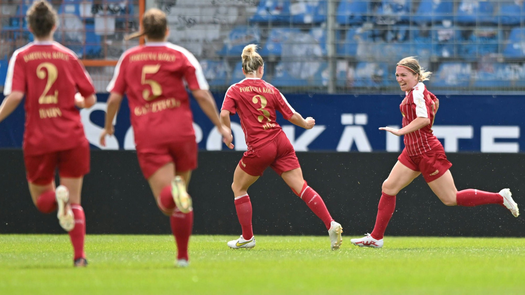 Svenja Streller Fortuna Köln, 16 dreht jubelnd nach dem 0:1 ab, 13.08.2023, Bochum Deutschland, Fussball, DFB Pokal der Frauen Runde 1 - VFL Bochum - Fortuna Köln, DFB/DFL REGULATIONS PROHIBIT ANY USE OF PHOTOGRAPHS AS IMAGE SEQUENCES AND/OR QUASI-VIDEO. *** Svenja Streller Fortuna Cologne, 16 turns off cheering after 0 1, 13 08 2023, Bochum Germany , Football, DFB Pokal Womens Round 1 VFL Bochum Fortuna Cologne, DFB DFL REGULATES PROHIBIT ANY USE OF PHOTOGRAPHS AS IMAGE SEQUENCES AND OR QUASI VIDEO xmkx