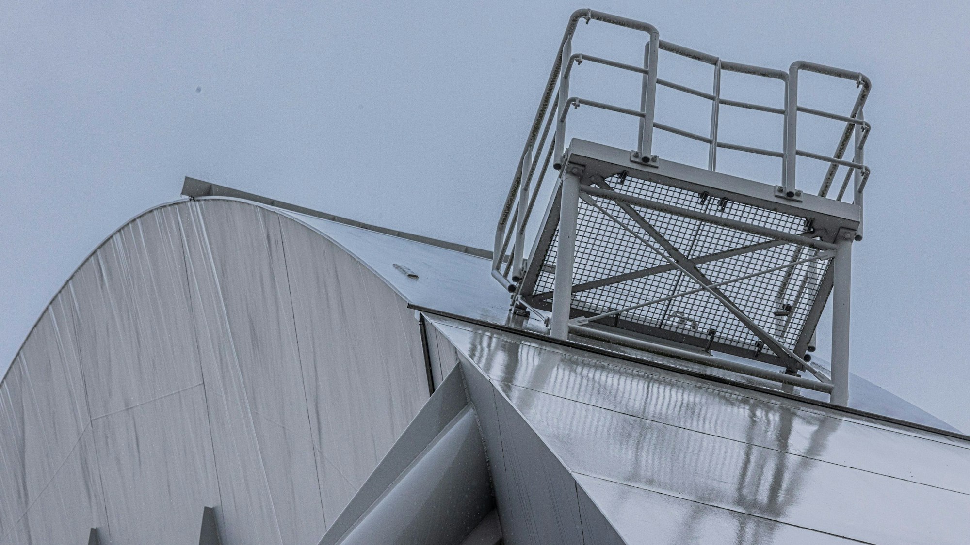 Noch nicht ganz zu erkennen, aber zu erahnen: Auf dem höhsten Punkt des Bogens soll die Plattform für Erinnerungsfotos installiert werden.