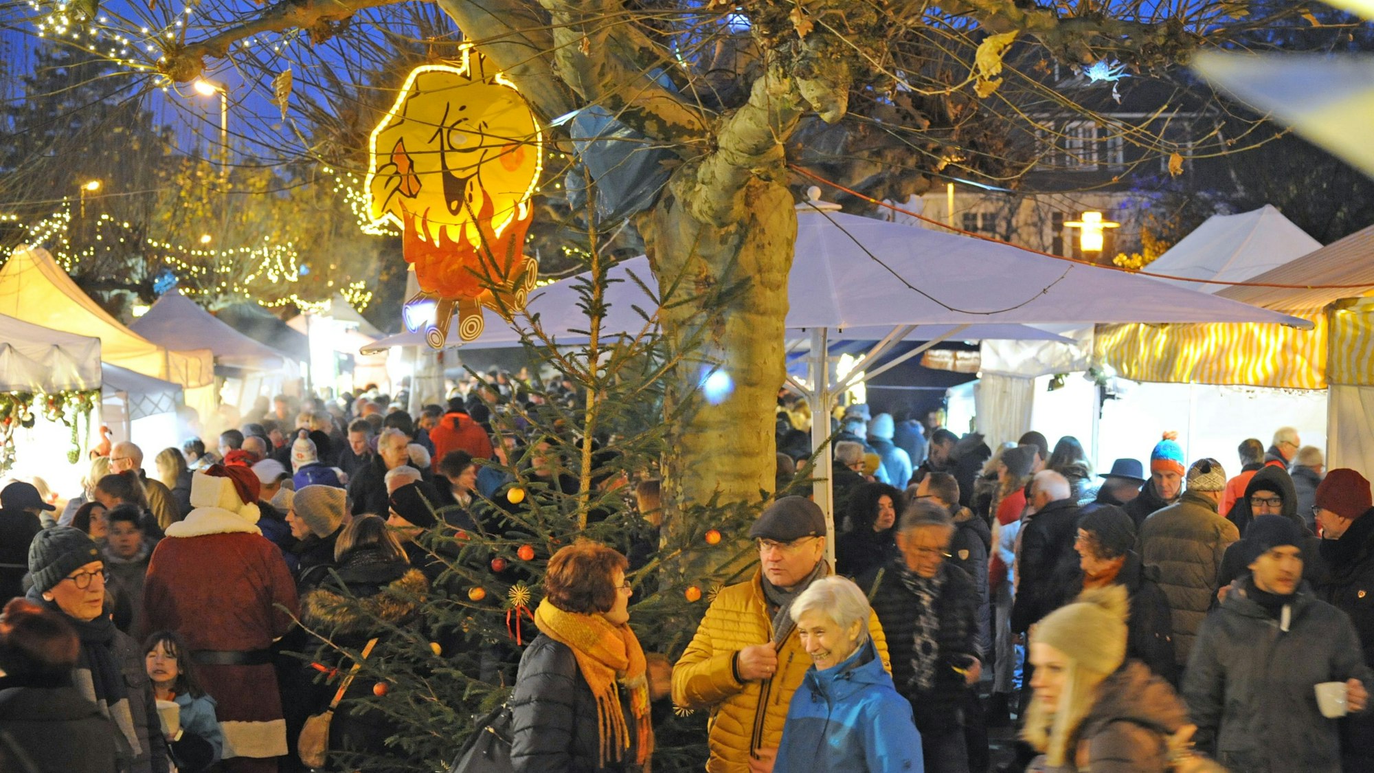 Ein verkaufsoffener Sonntag ist auch zum Bratapfelfest (hier 2019) geplant.
