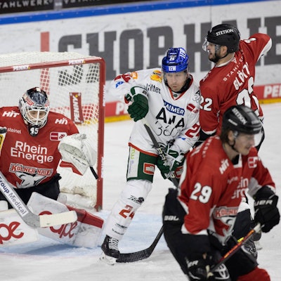 PENNY DEL 1. Koelner Haie - Augsburger Panther Koeln, 19.11.2023 Tobias Ancicka Koelner Haie, 45 T.J. Trevelyan Augsburger Panther, 24 Maximilian Gloetzl Koelner Haie,