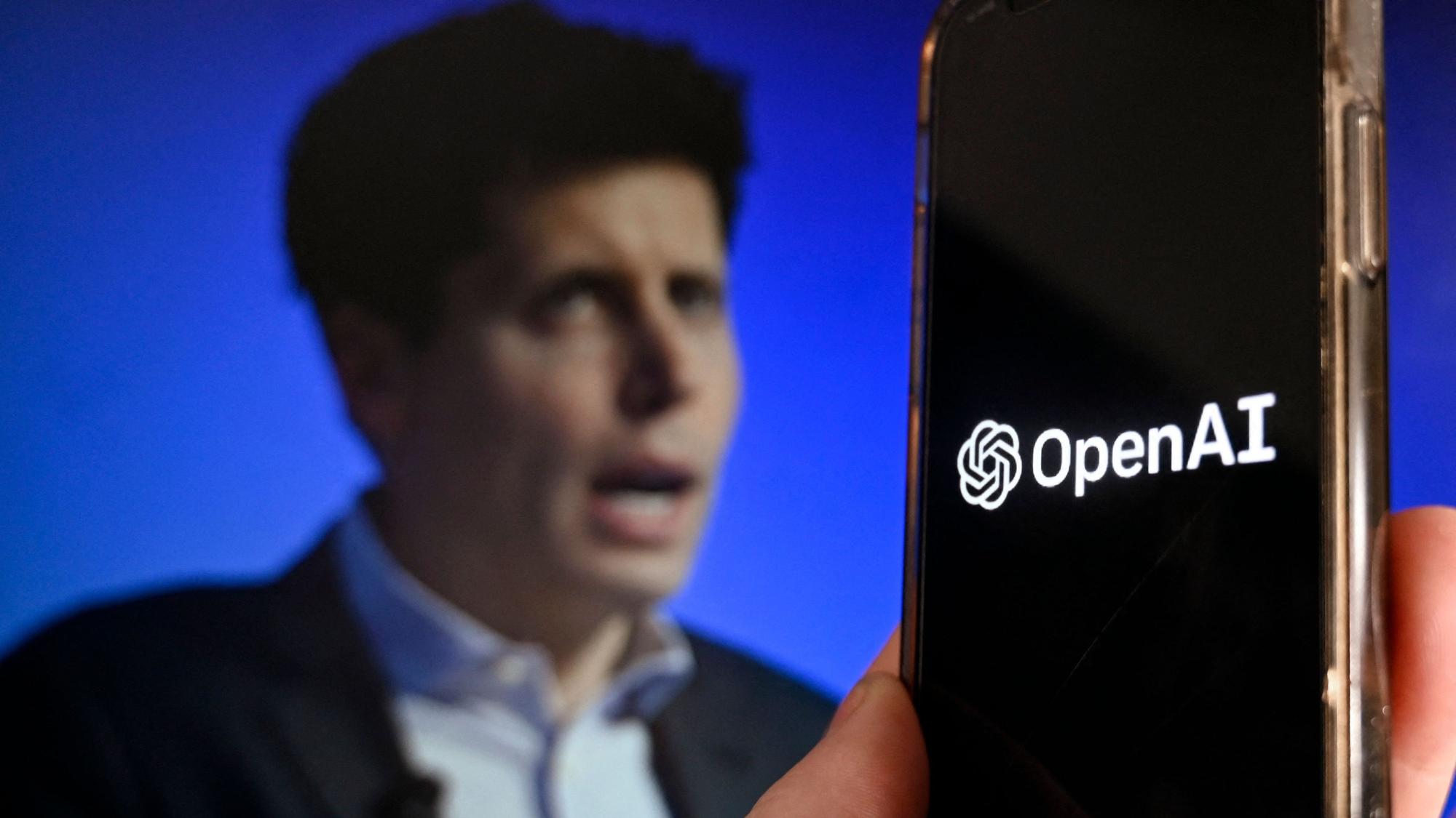 Hunderte von Mitarbeitern von OpenAI drohten damit, das führende Unternehmen für künstliche Intelligenz am 20. November 2023 zu verlassen und zu Microsoft zu wechseln. Sie würden damit dem OpenAI-Mitbegründer Sam Altman folgen, der nach seiner schockierenden Entlassung am 17. November 2023 erklärte, dass er eine KI-Tochtergesellschaft bei Microsoft gründen werde, deren Chatbot ChatGPT den rasanten Aufstieg der Technologie für künstliche Intelligenz angeführt hat.