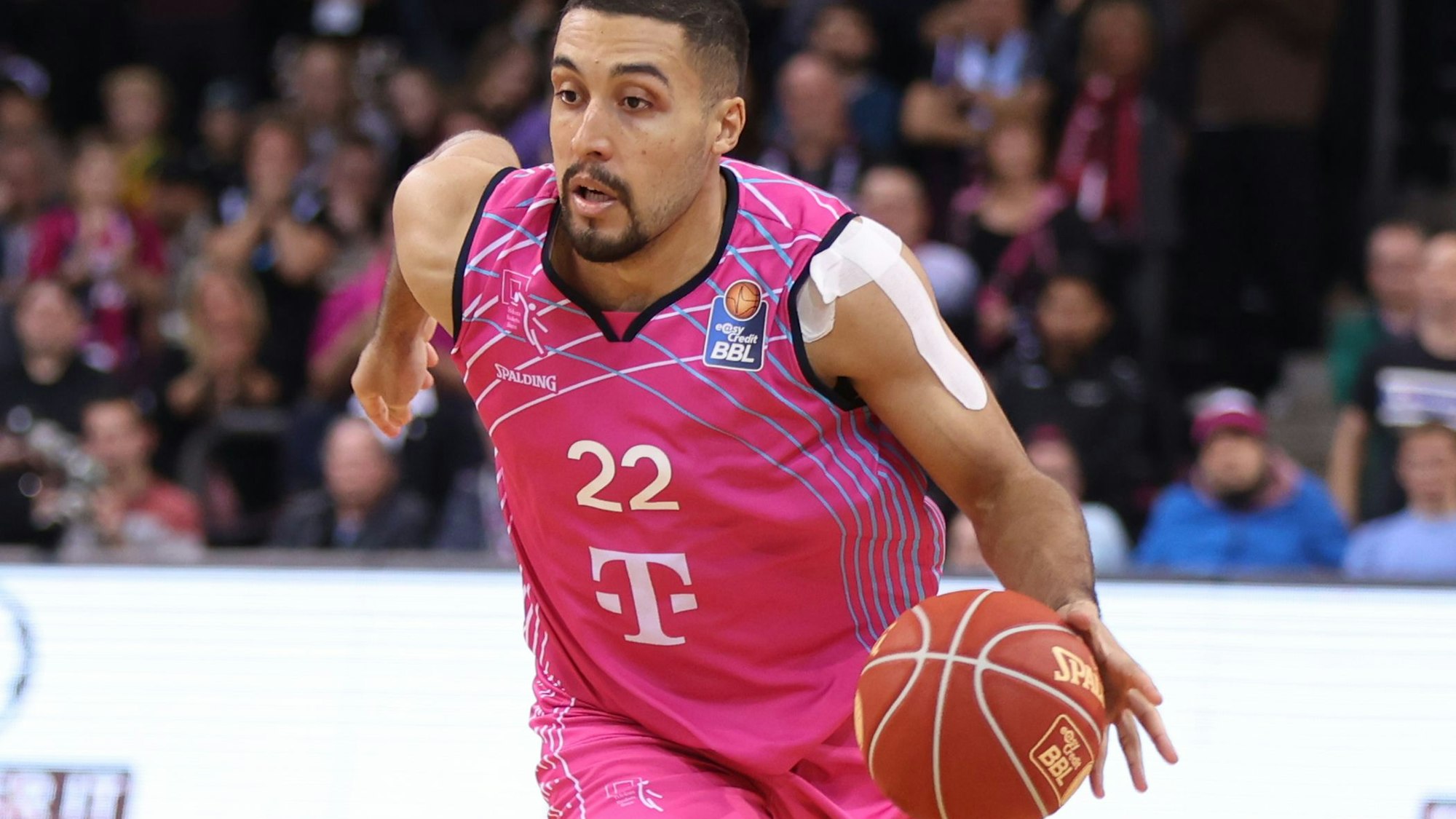 Baskets-Forward Noah Kirkwood ist beim schnellen Dribbling kaum zu stoppen.