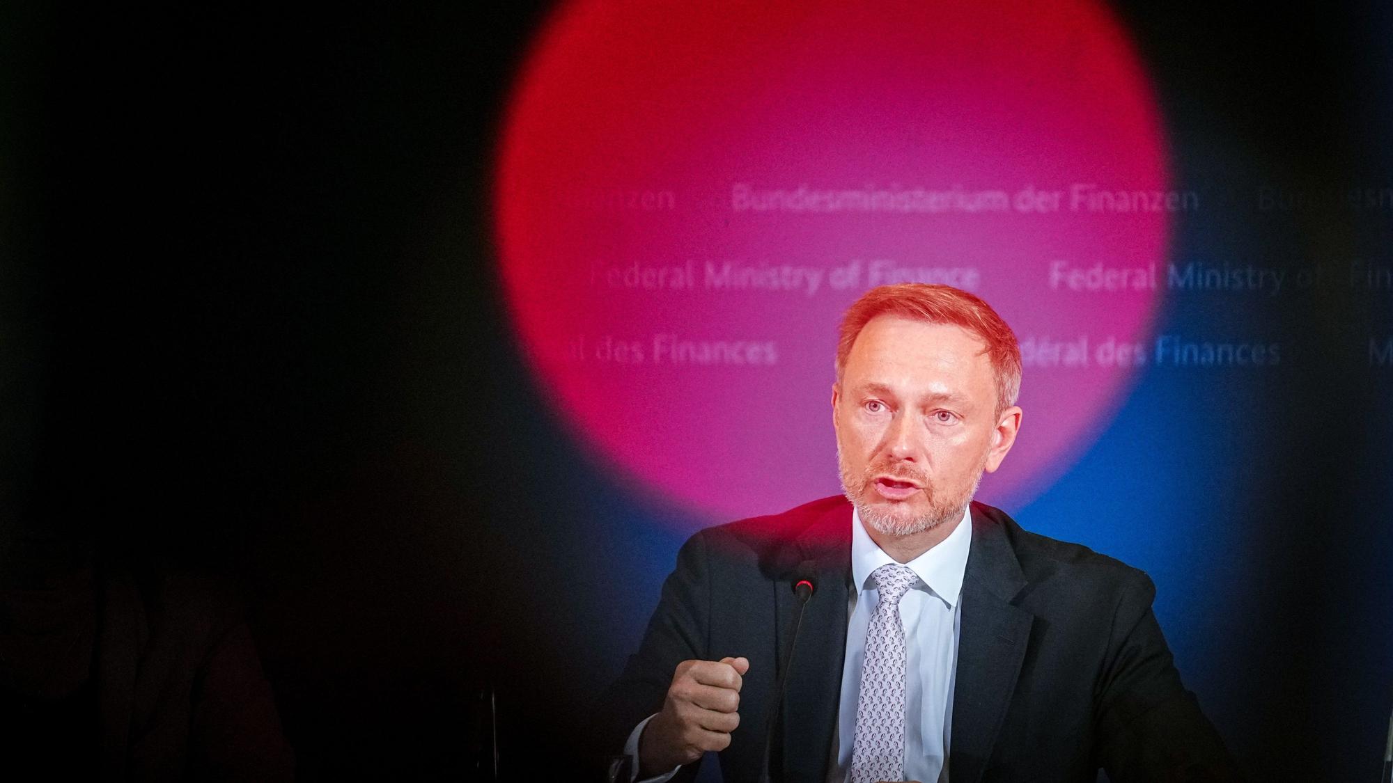 ARCHIV - 02.05.2023, Berlin: Christian Lindner (FDP), Bundesminister der Finanzen, gibt eine Pressekonferenz nach der Sitzung des Stabilitätsrates im Finanzministerium. Foto: Kay Nietfeld/dpa +++ dpa-Bildfunk +++