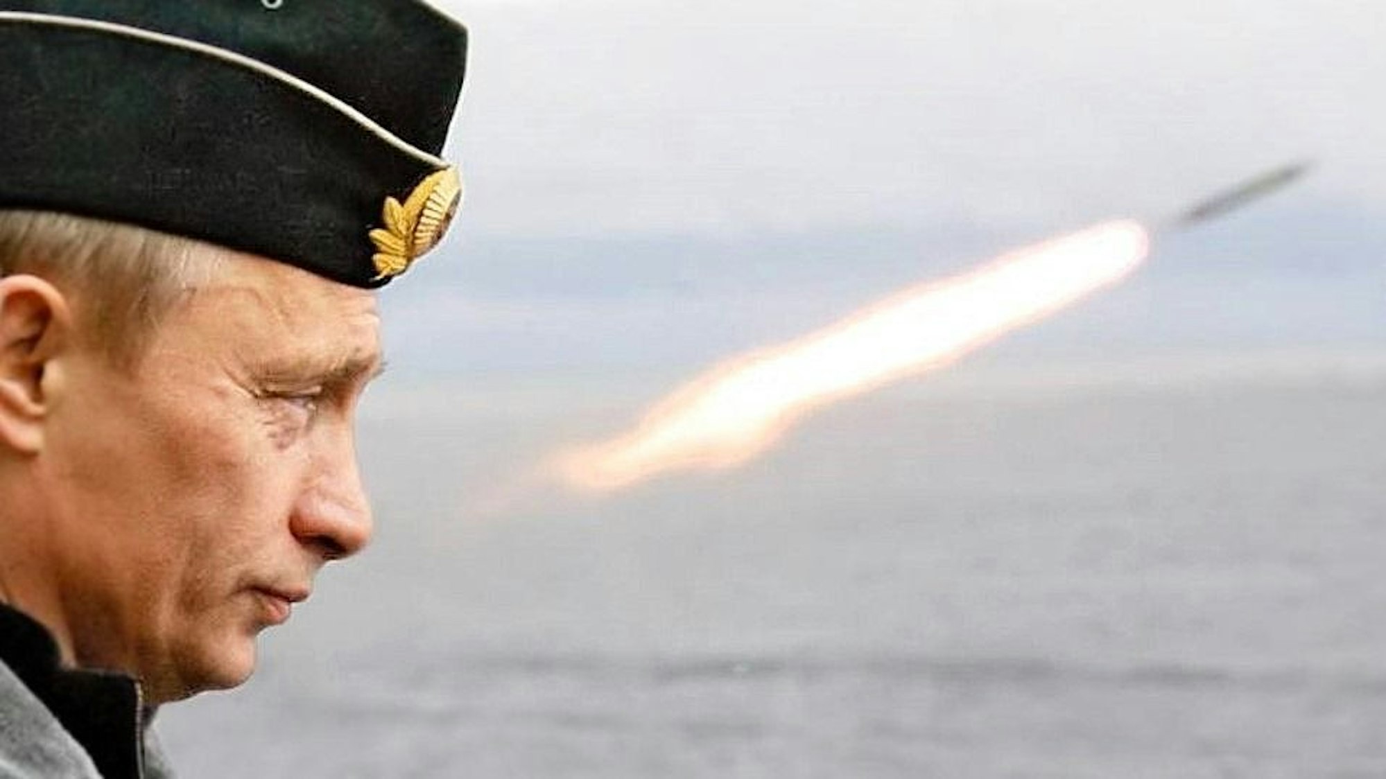 Wladidmir Putin bei einer Marineübung im Jahr 2005. Laut dem ehemaligen Berater des Kremlchefs begannen Putins Planungen für den Überfall auf die Ukraine bereits 2003. (Archivbild)