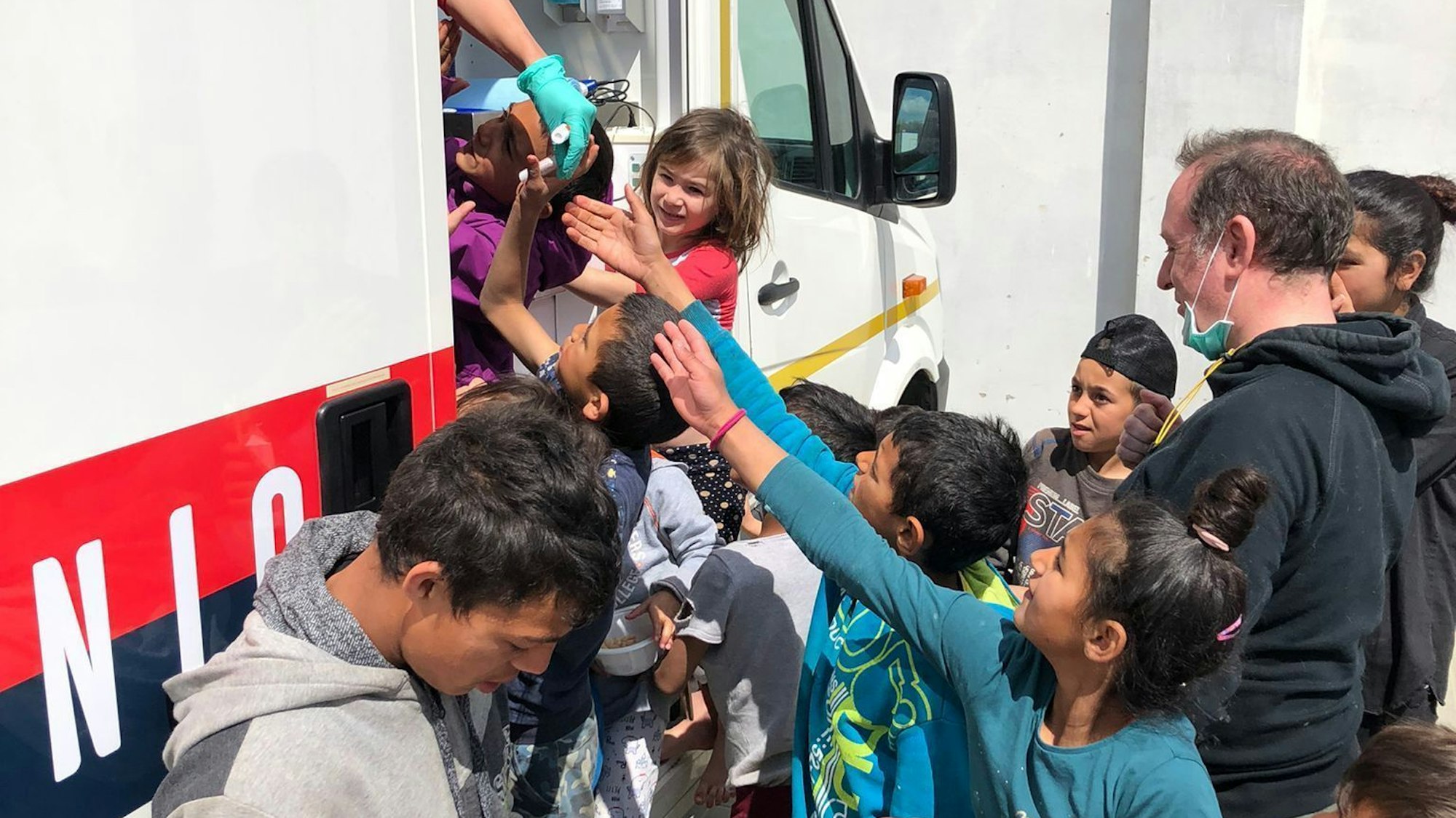 Geflüchtete im polnisch-ukrainischen Grenzgebiet nehmen die Hilfe der Zahnärzte aus Bornheim gerne an. (Repro)
