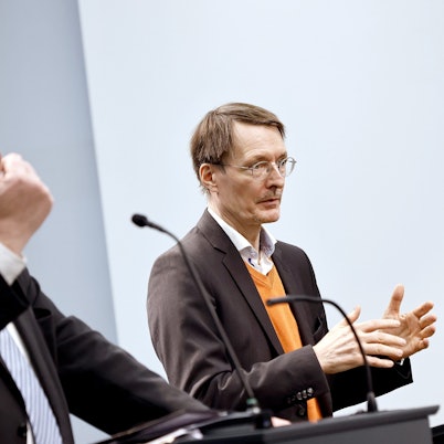 NRW-Gesundheitsminister Karl-Josef Laumann (l, CDU), und Bundesgesundheitsminister Karl Lauterbach (SPD) bei einer Pressekonferenz im Januar 2023.