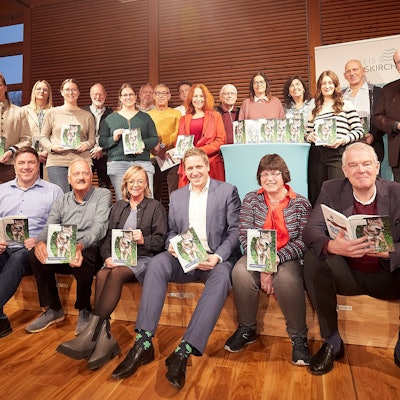 Das Bild zeigt die Autoren und Verantwortlichen des Kreisjahrbuches.