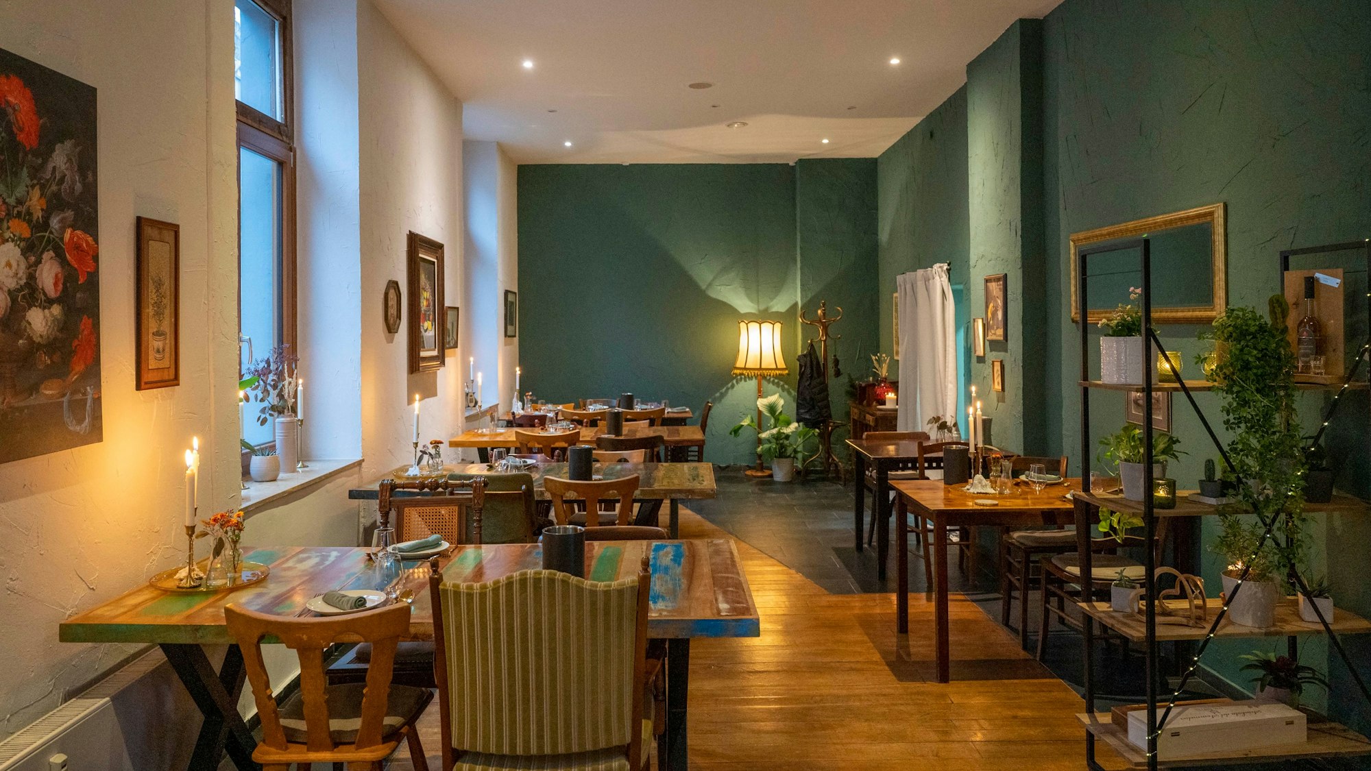 Die gemütliche Inneneinrichtung des Restaurants.