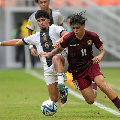 Fayssal Harchaoui (l.), Mittelfeldspieler des 1. FC Köln, posierte mit drei weiteren Spielern nach dem Sieg gegen die USA auf einem Foto, es gab zahlreiche Hasskommentare. Das Foto zeigt ihn bei der Partie gegen Argentinien.