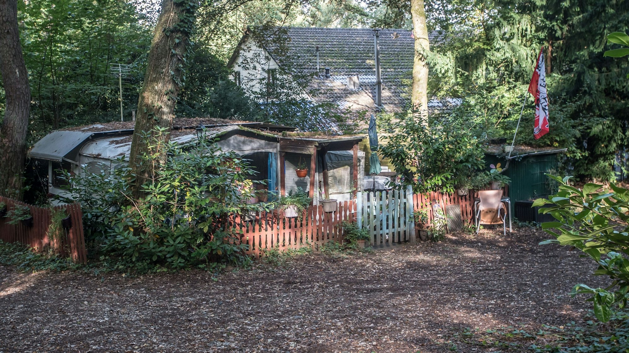 Der Campingplatz. Das Gelände Am Block teilen sich die Naturfreunde mit ihrer Mieterin, dem Verein und der gemeinnützigen Gesellschaft „Crew“.