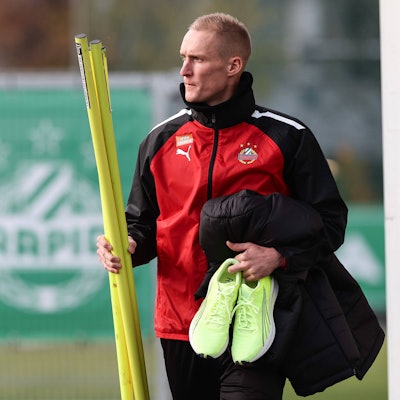 SOCCER - BL, Rapid, training VIENNA,AUSTRIA,21.NOV.23 - SOCCER - ADMIRAL Bundesliga, SK Rapid Wien, training. Image shows assistant coach Thomas Kraus Rapid. PUBLICATIONxNOTxINxAUTxSUIxSWE GEPAxpictures/xArminxRauthner