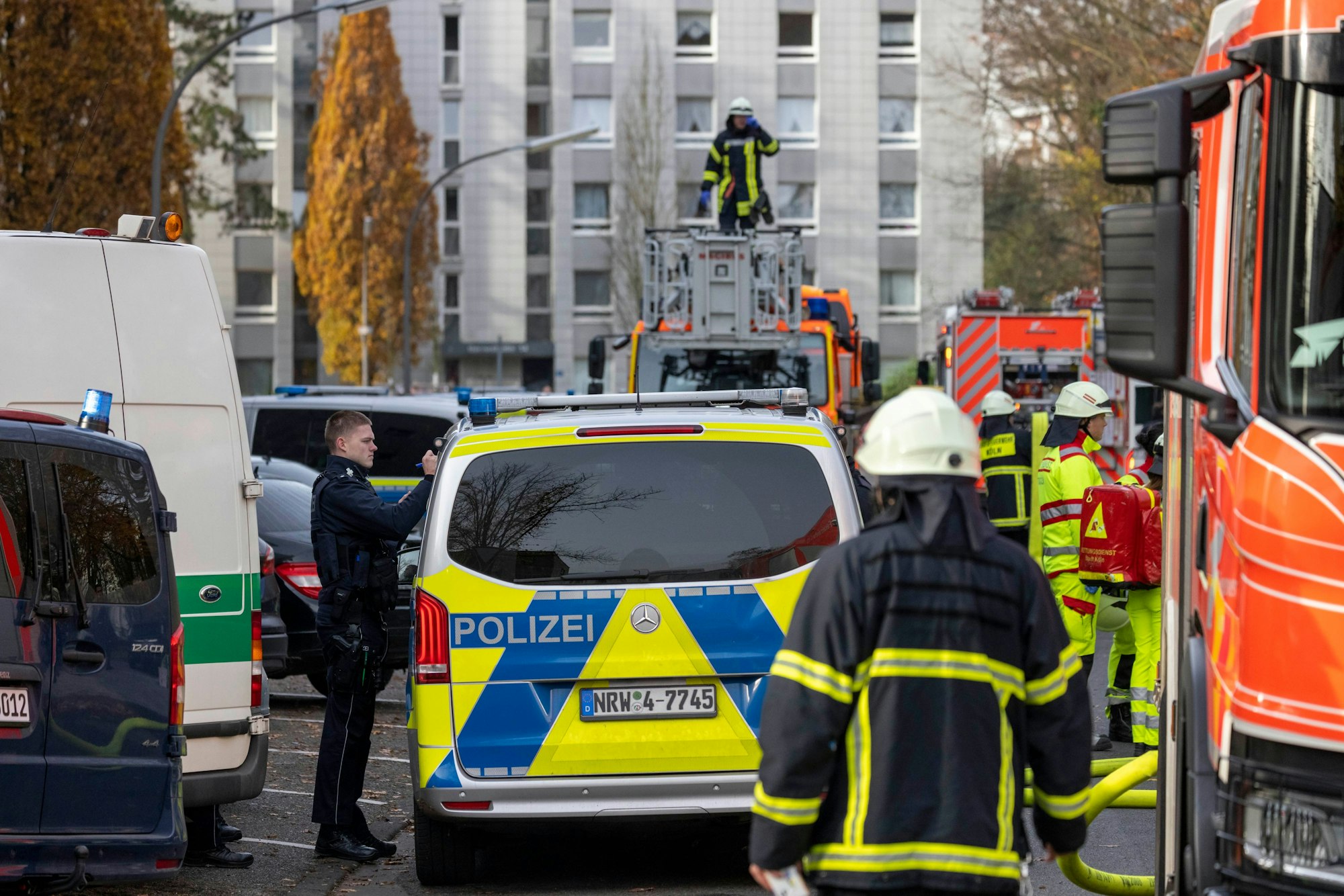 Mit einem großen Aufgebot waren die Einsatzkräfte vor Ort.