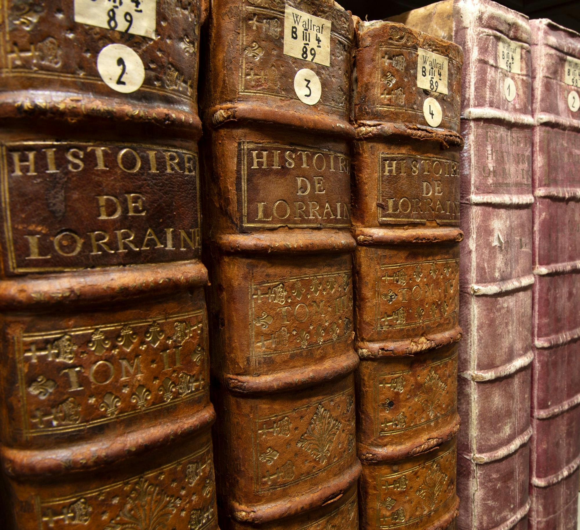 Historische Bücher aus der Wallraf-Bibliothek.