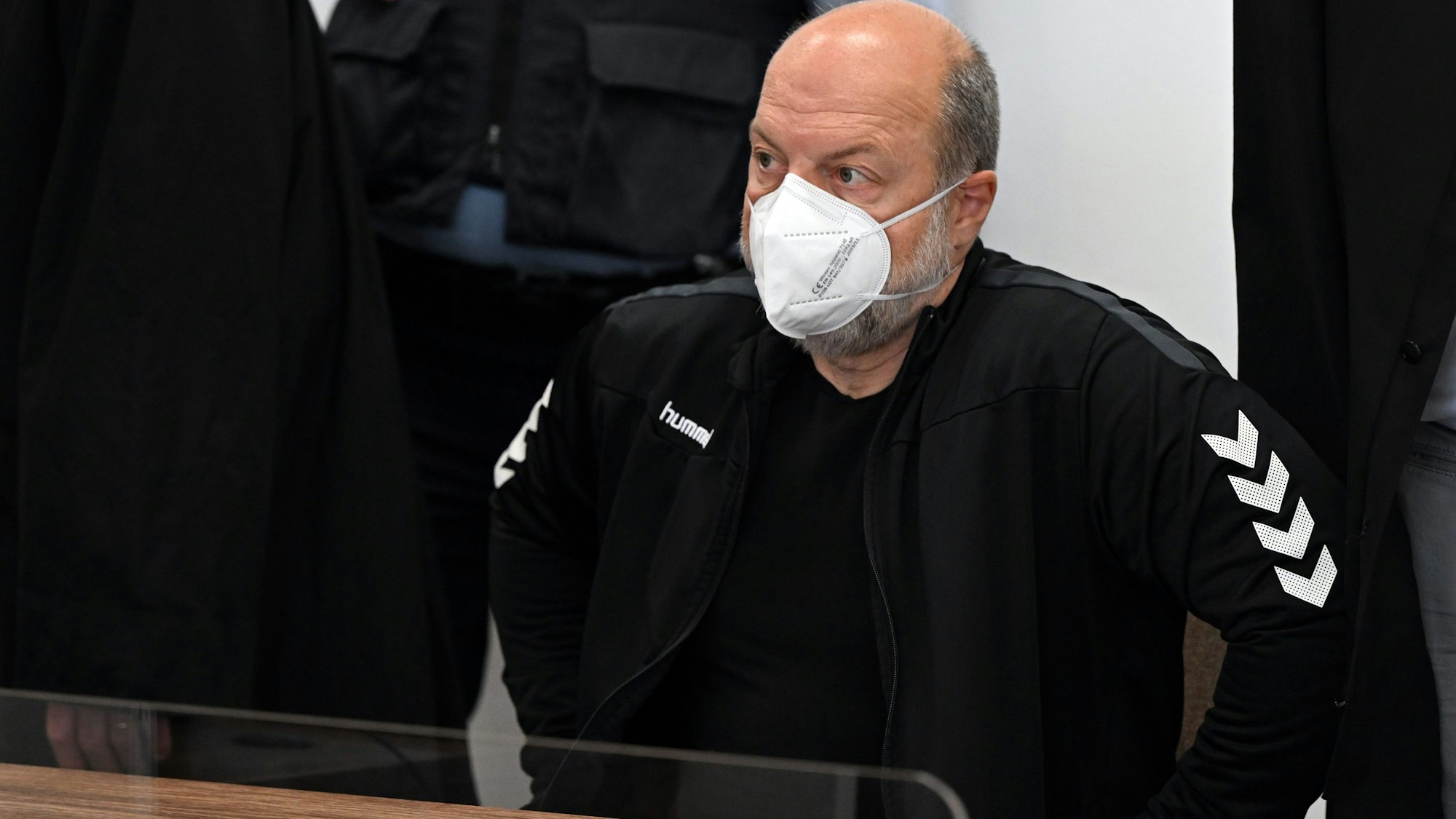 Köln: Thomas Drach, Angeklagter, wartet auf den Beginn des Prozesses.