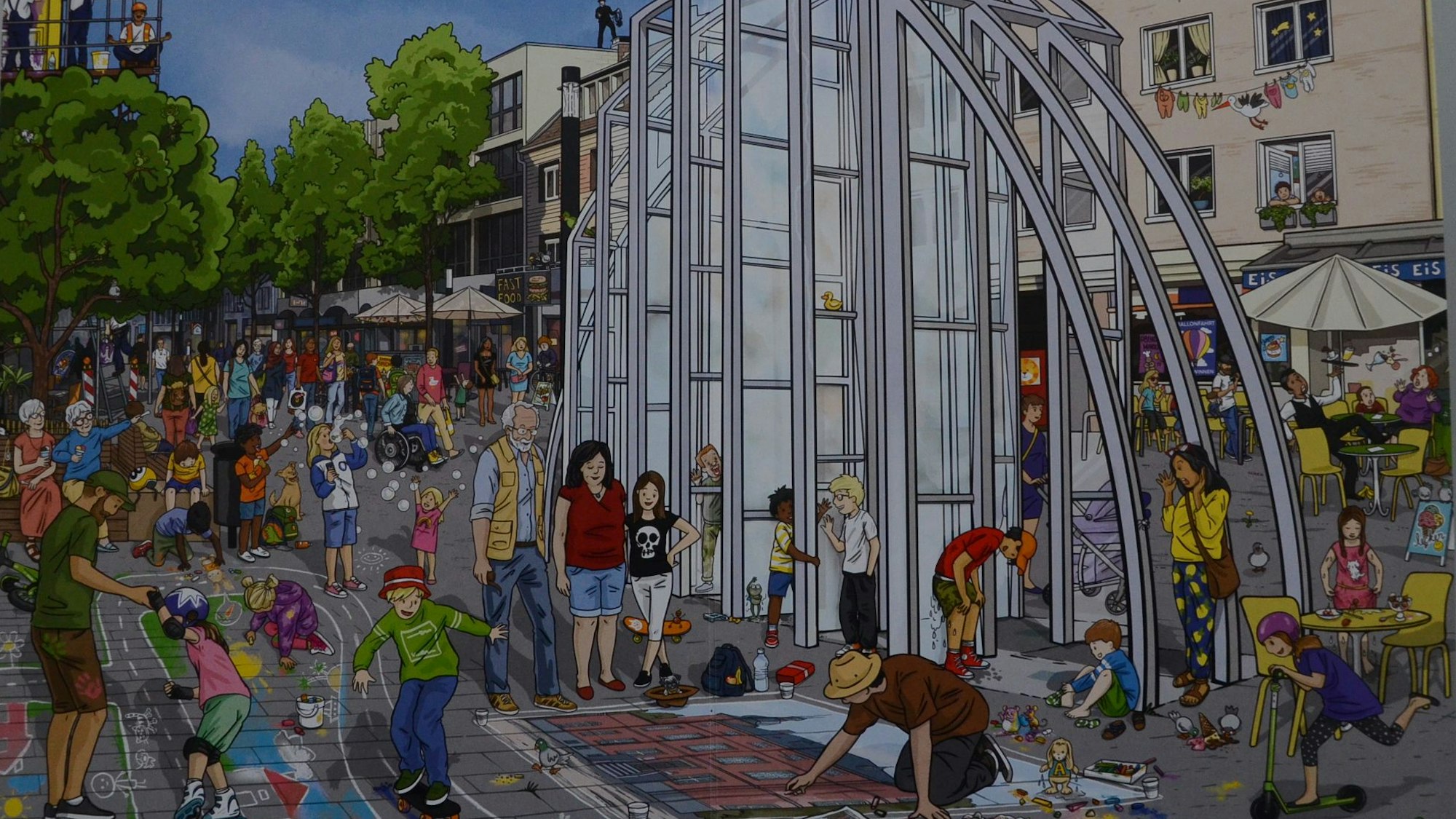 Eine bunte und quirlige Szene aus der Fußgängerzone. Kinder spielen, ein Mann bemalt das Pflaster, eine markante Skulptur aus Glas und Metall ist zu sehen.