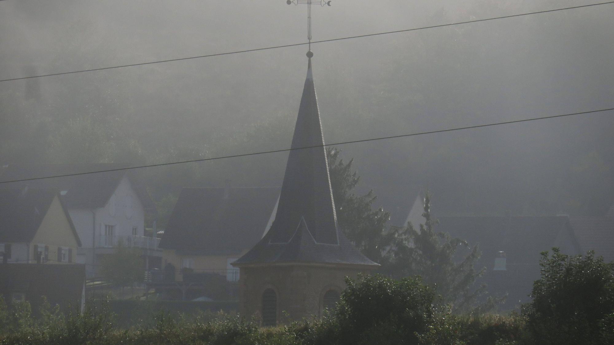 Im Ort Saint-Blaise-la-Roche im Elsass suchen Polizei und Freiwillige seit zwei Monaten nach der 15-jährigen Lina. Sie war auf dem Weg zum Bahnhof spurlos verschwunden.