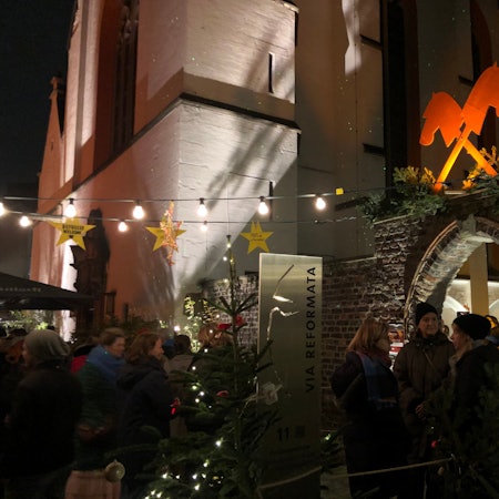 Weihnachtsmarkt der KG Ponyhof an der Kartäuserkirche.