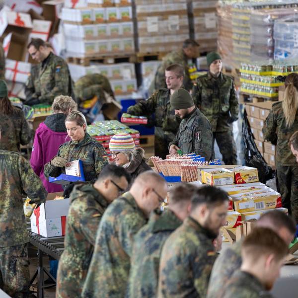 Kölnische Rundschau Altenhilfe
Weihnachtspäckchen Packaktion in der Bundeswehr-Kaserne