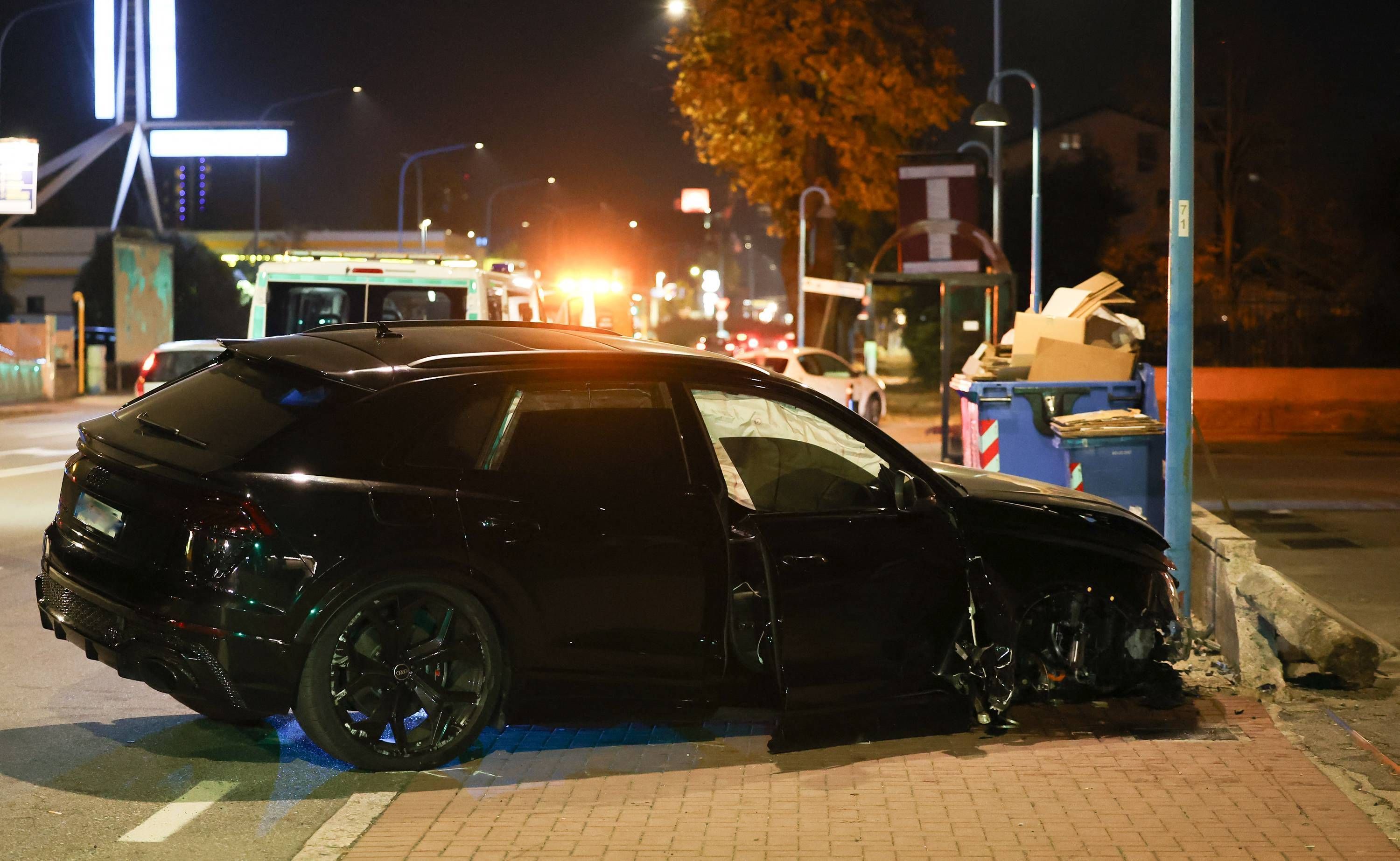 Der frühere italienische Nationalspieler Mario Balotelli war am Donnerstagabend in einen schweren Verkehrsunfall verwickelt.