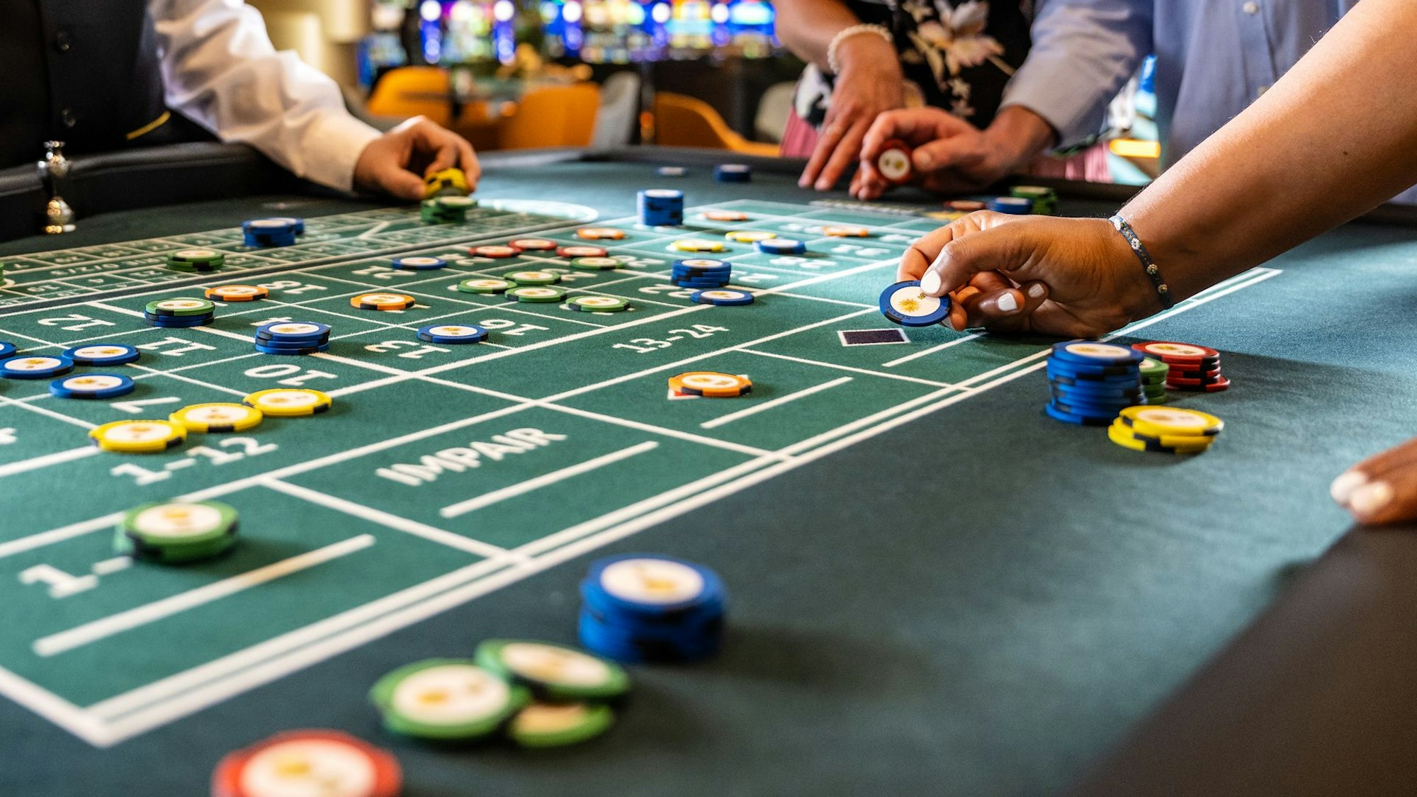 Ein Roulette-Tisch mit Jetons