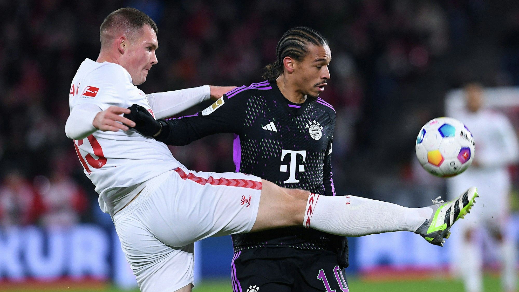 Die Verteider des 1.FC Köln, wie hier Luca Kilian, hatten viel zu tun am Freitagabend.