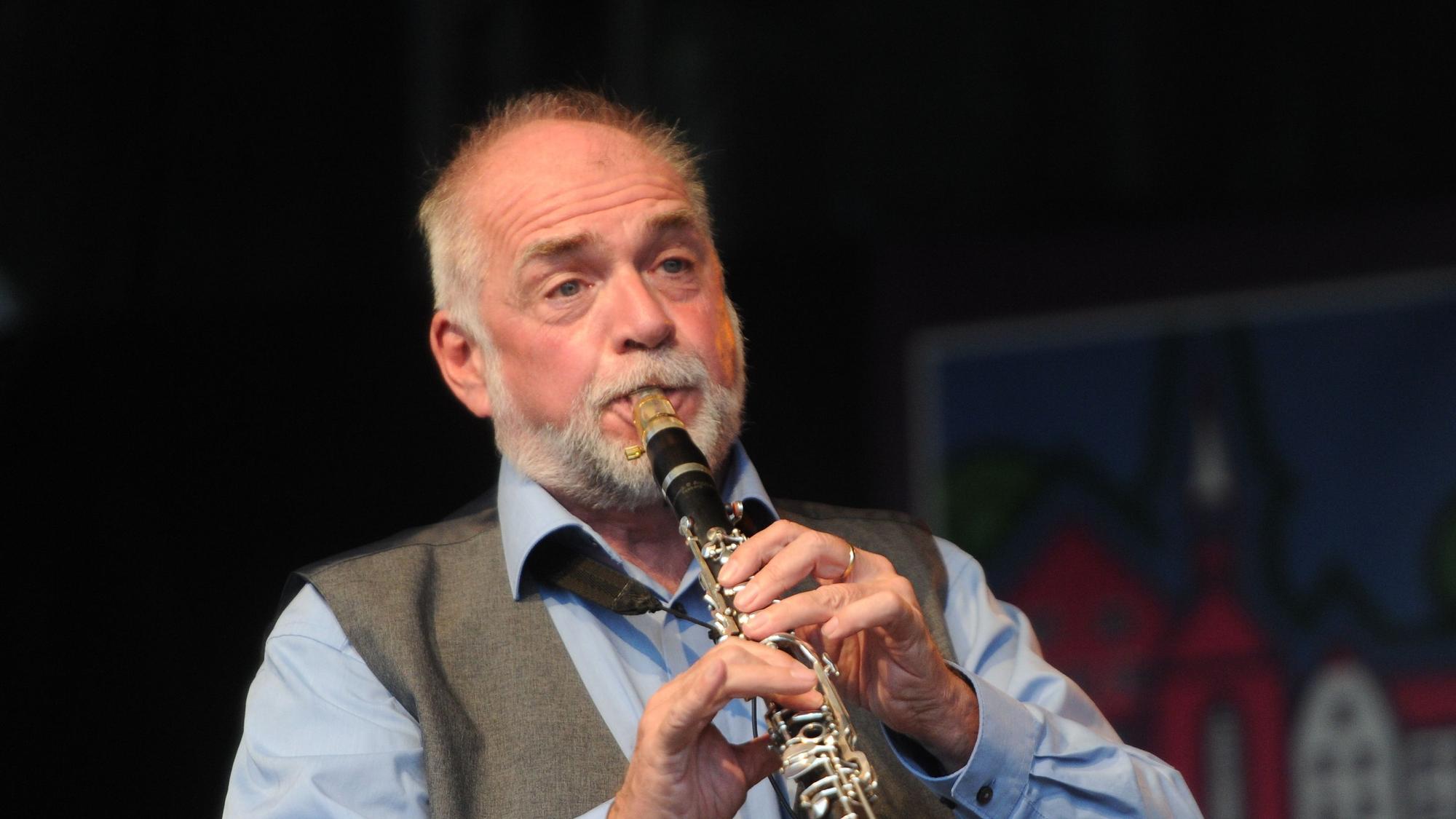 Helmut Eisel an der Klarinette mit dem Programm Klez-Fiesta.