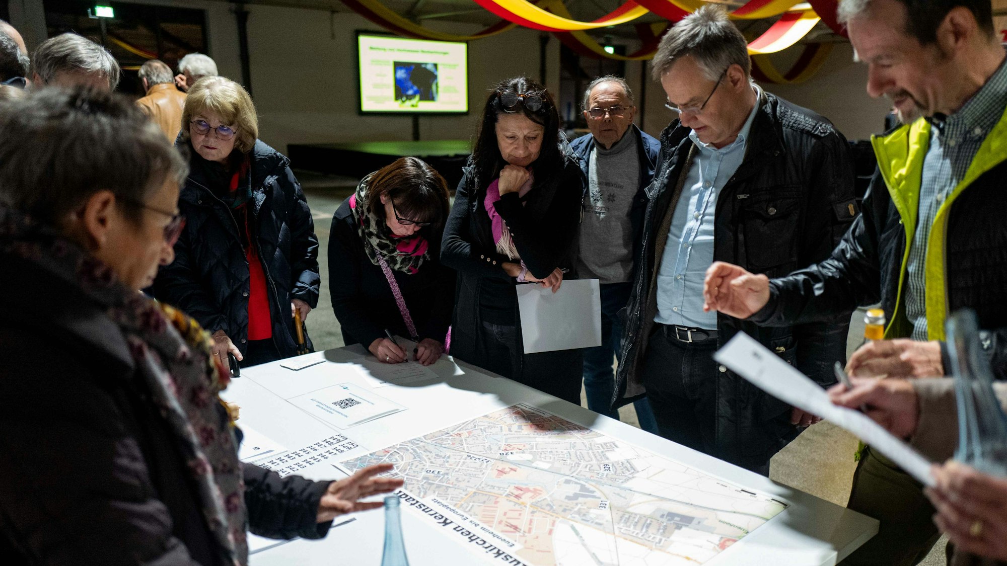 Das Bild zeigt eine Arbeitsgruppe während des Hochwasser-Workshops der Stadt Euskirchen.