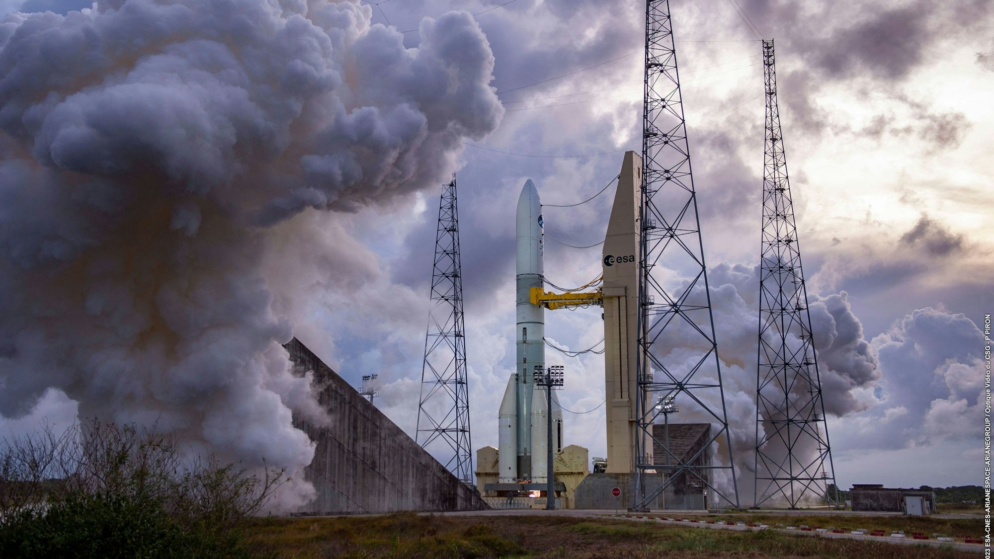 Der Langzeit-Heißlauftest der europäischen Trägerrakete Ariane 6 am Weltraumbahnhof Kourou in Französisch-Guayana ist erfolgreich verlaufen.
