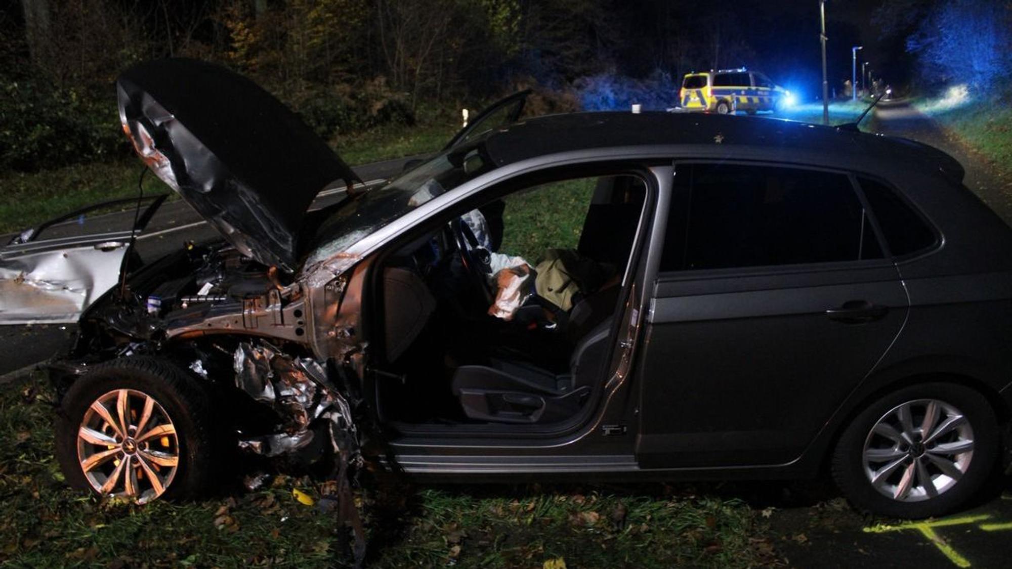 Schwer beschädigt wurde dieser VW.
