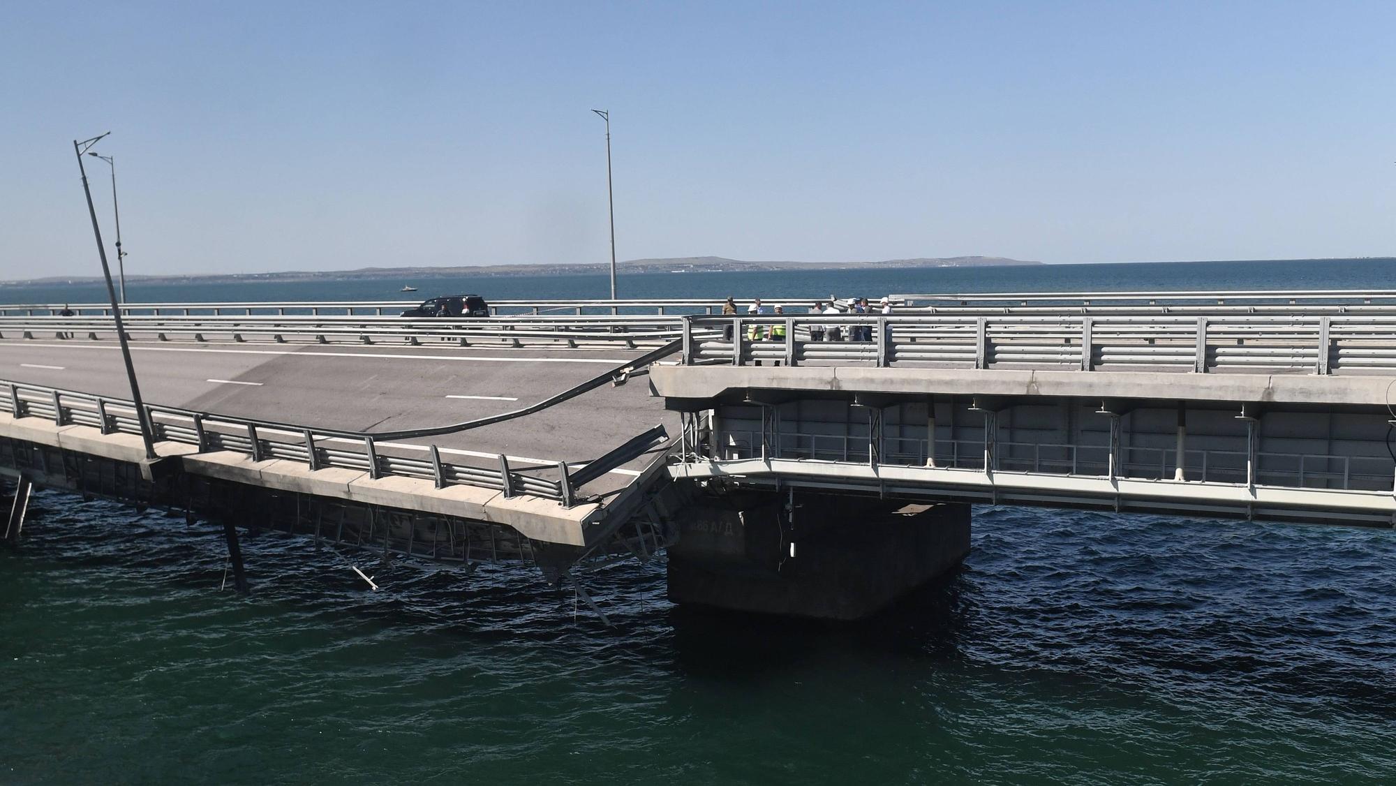 Schäden an der Krim-Brücke nach einem ukrainischen Angriff am 17. Juli.