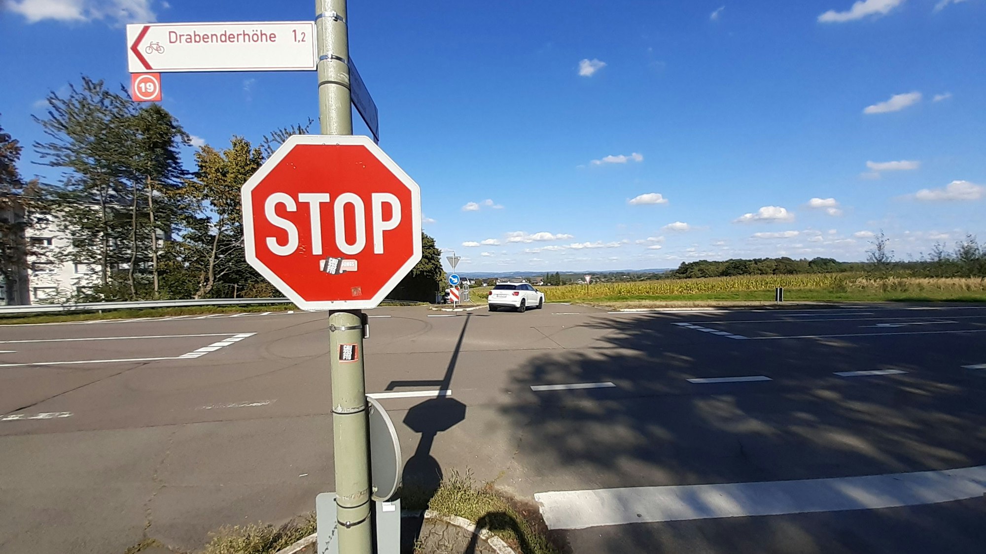 Drabenerhöhe. Die Kreuzung Drabenderhöher Straße, Klausenburger Gasse und Hillerscheider Straße