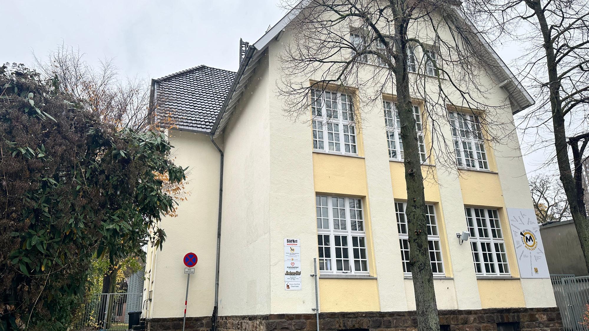 Ein altes Haus von Außen.