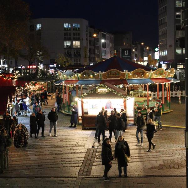 Noch bis Samstag, 23. Dezember, findet der Weihnachtsmarkt auf dem Wiener Platz statt. Foto: Uwe Schäfer