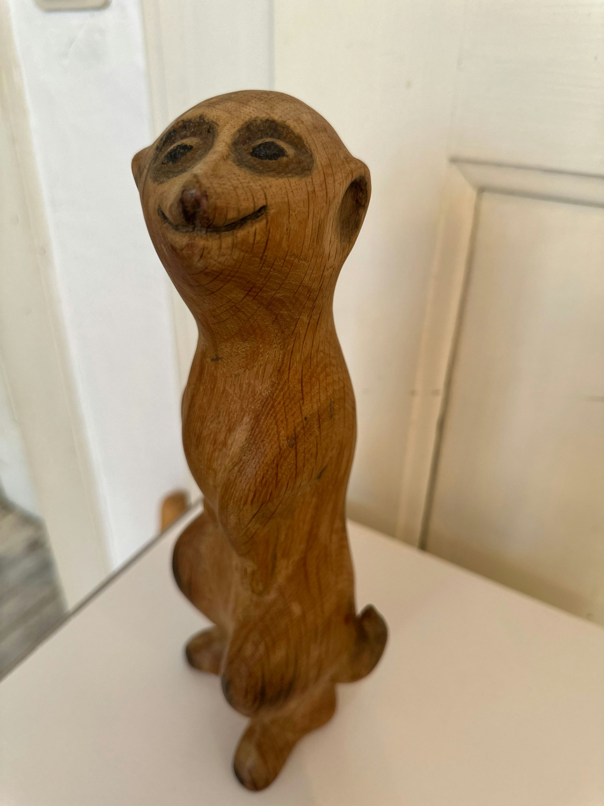 Ein Erdmännchen aus Holz