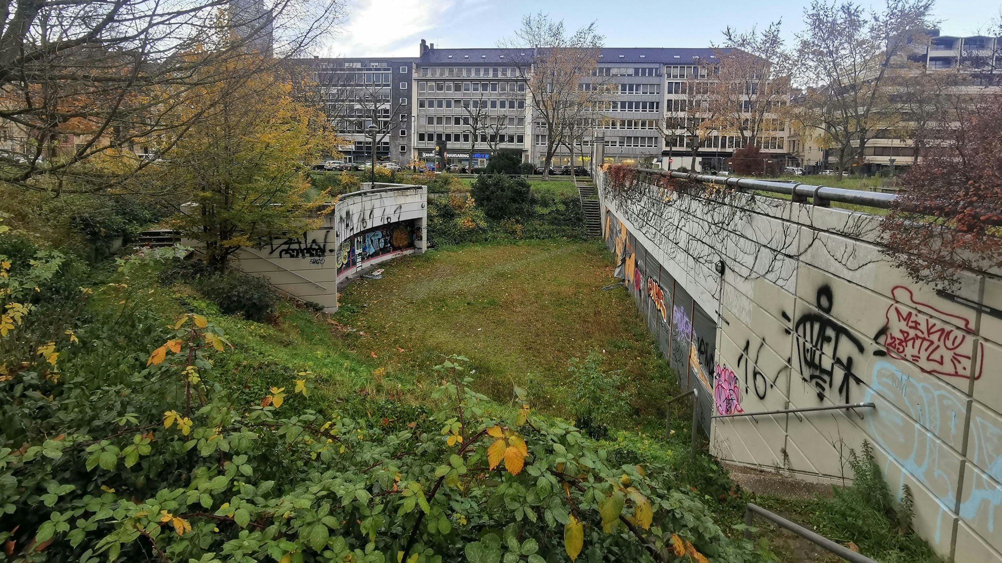 Der Eingangsbereich zur unterirdischen Turnhalle am Hansaplatz.